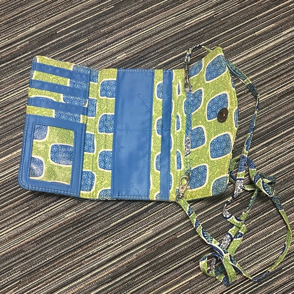 Vera Bradley Convertible Wallet / Crossbody Bag in Doodle Daisy Floral Print - Picture 5 of 6